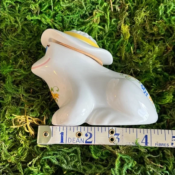 VINTAGE AVON 1980s "Flirtatious Frog" ceramic pomander or potpourri holder. - Picture 17 of 17